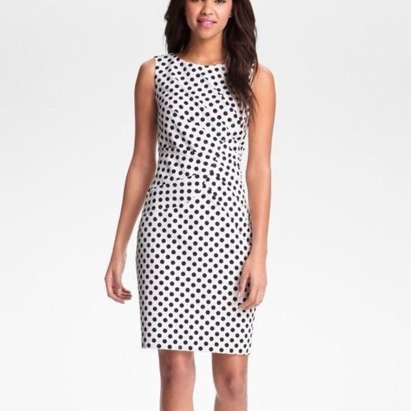 Adrianna Papell Dresses & Skirts - Adrianna Papell Black and White Ruched Wrap  Knee Length Dress sz 6P